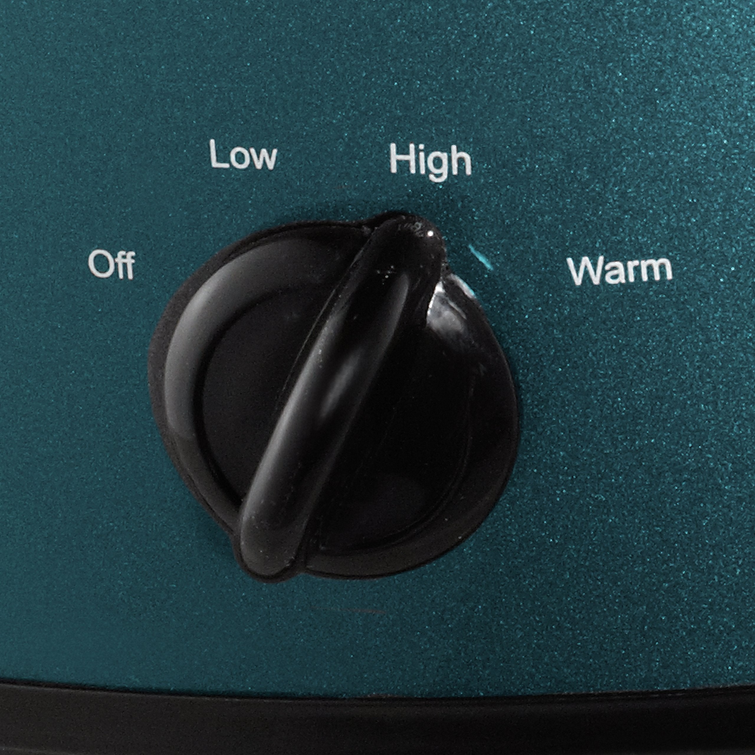 Crock-Pot beside serving bowl showing 7-quart scale for meal prep convenience