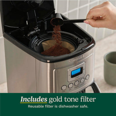 Cuisinart cafetera en encimera de cocina mostrando uso cotidiano y practicidad