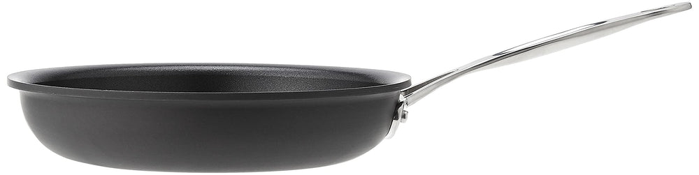 Cuisinart primer plano del revestimiento cerámico Quantanium reforzado con titanio, mayor durabilidad