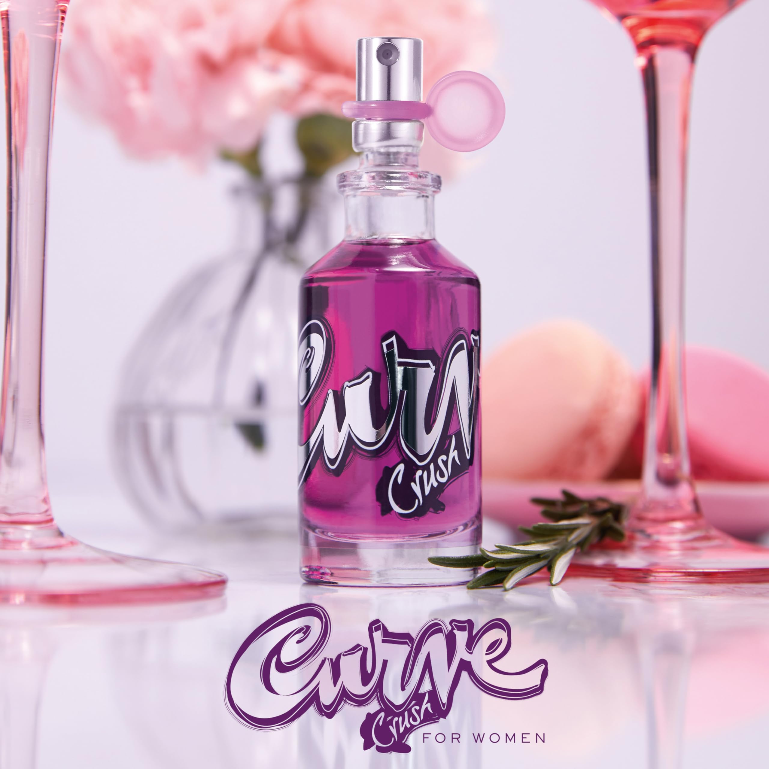 Curve Crush frasco sobre mesa en ambiente lifestyle atrae atención