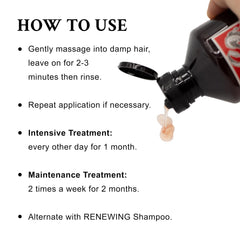 Davines aplicando champú en mano durante lavado beneficioso