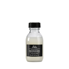 Davines OI champú frontal tamaño viaje mostrando diseño práctico