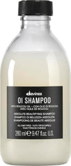 Davines OI Shampoo frontal mostrando diseño y beneficio suavidad