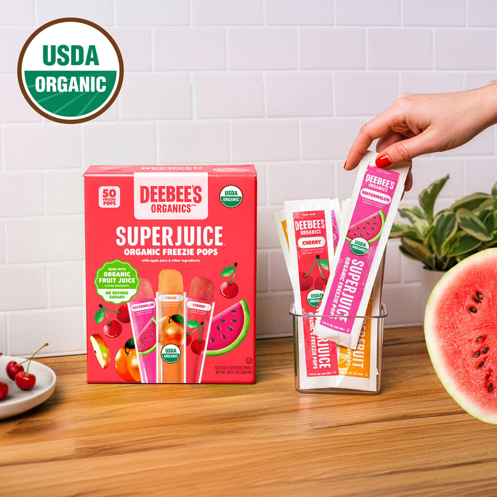 DeeBee's familia disfrutando polos como merienda saludable y práctica