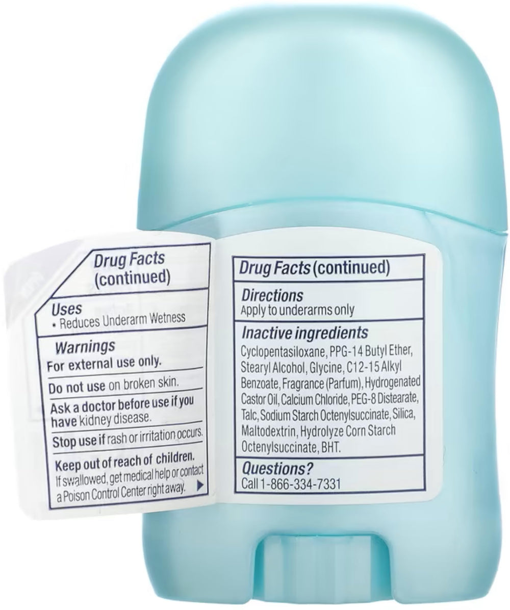 Degree etiqueta Shower Clean destacando fragancia revitalizante