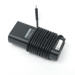 Primer plano del conector USB-C Dell asegurando conexión segura y carga estable