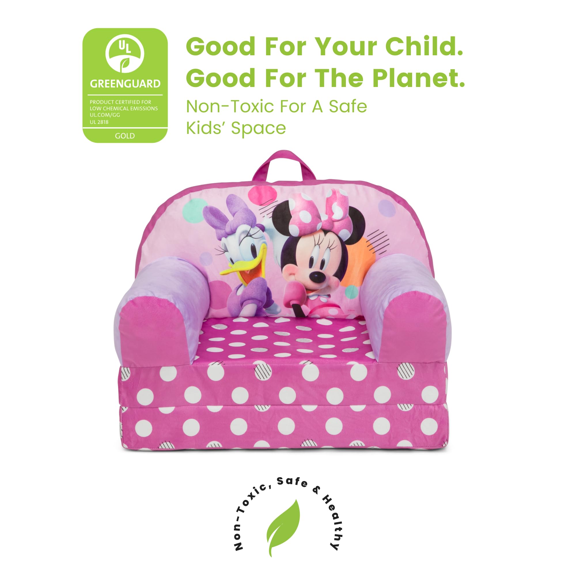 Delta Children niña sentada en sillón Minnie leyendo, fomenta momentos tranquilos