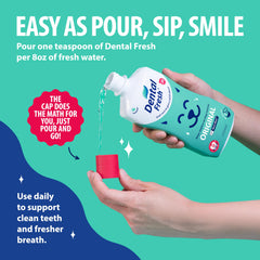 Dental Fresh vertiendo el aditivo en un bebedero, facilita higiene bucal diaria