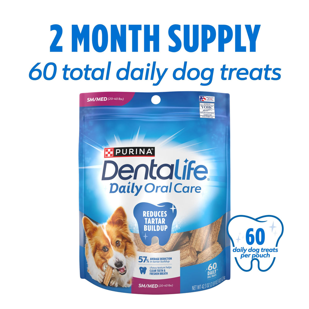 Dentalife Purina DentaLife perro masticando golosina que ayuda al cepillado