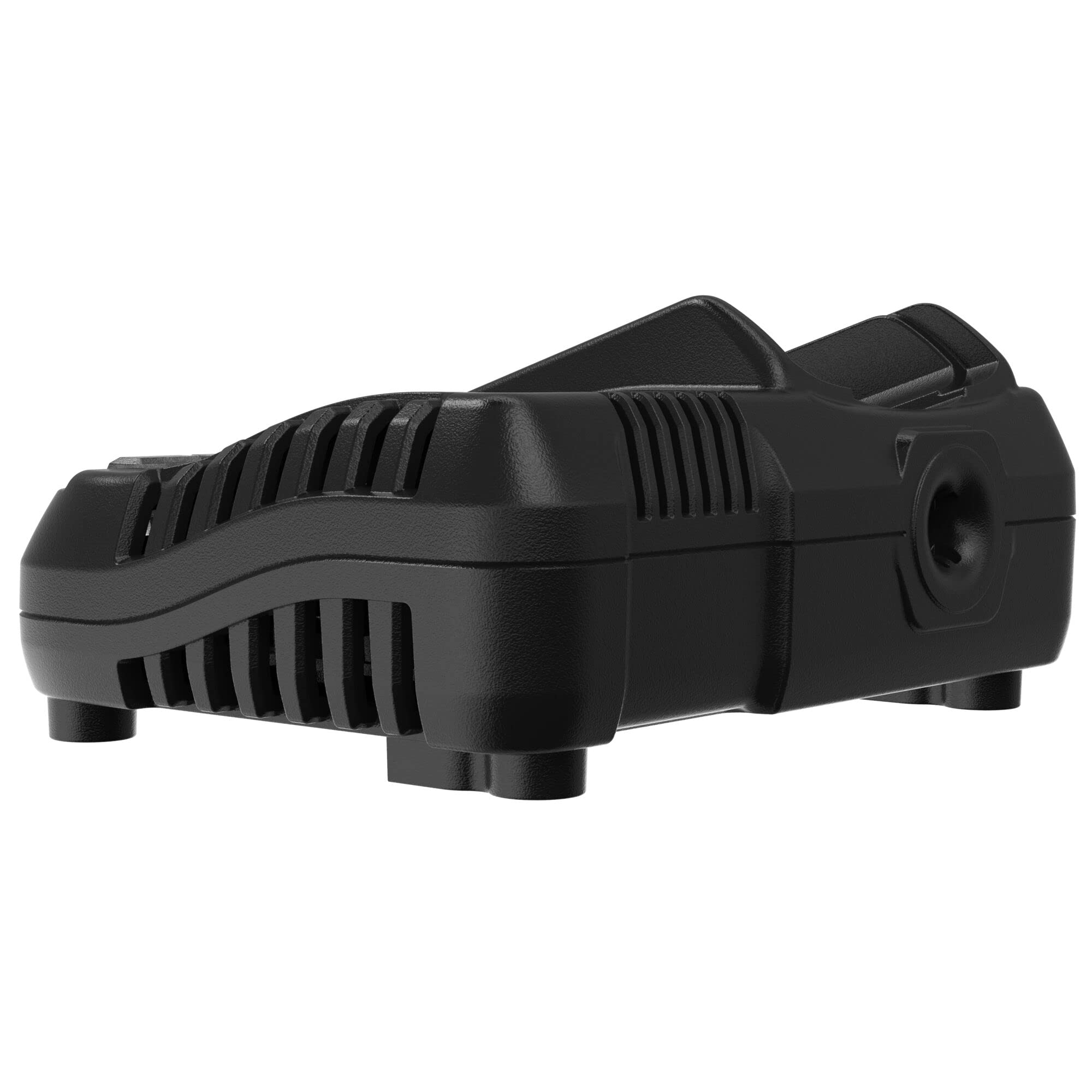DEWALT DCB1104 en banco de trabajo con herramientas, mantiene baterías organizadas