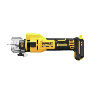 DEWALT herramienta en uso en obra recortando panel de yeso con limpieza