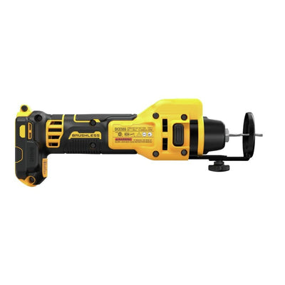 DEWALT luz LED iluminando área de corte para mayor precisión
