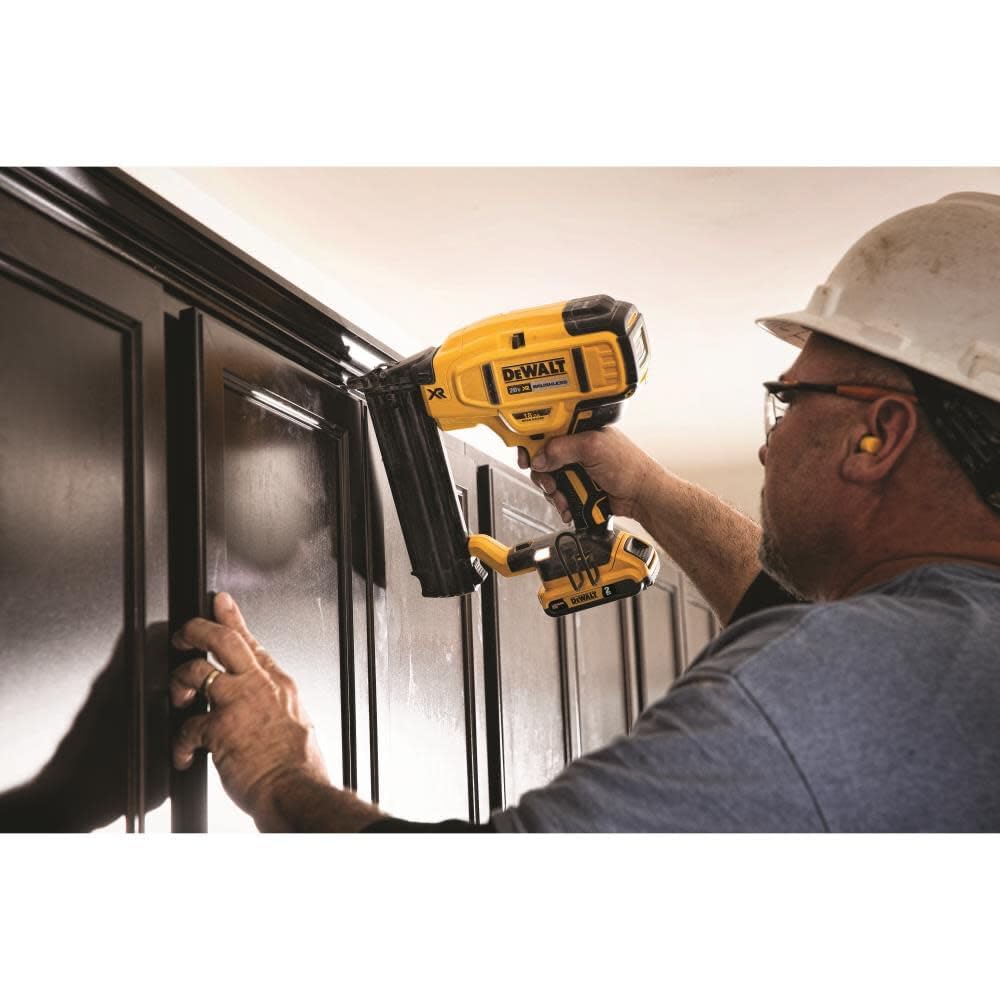 DEWALT adjustable belt hook image showing easy left or right carry and on-the-job accessibility