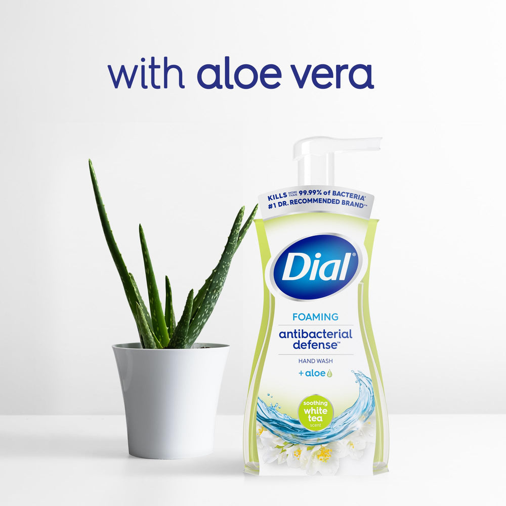 Dial botella con símbolo reciclable indicando menor impacto plástico y reutilización