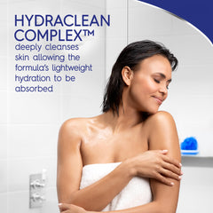 Dial gel corporal en uso durante la ducha para sensación renovada