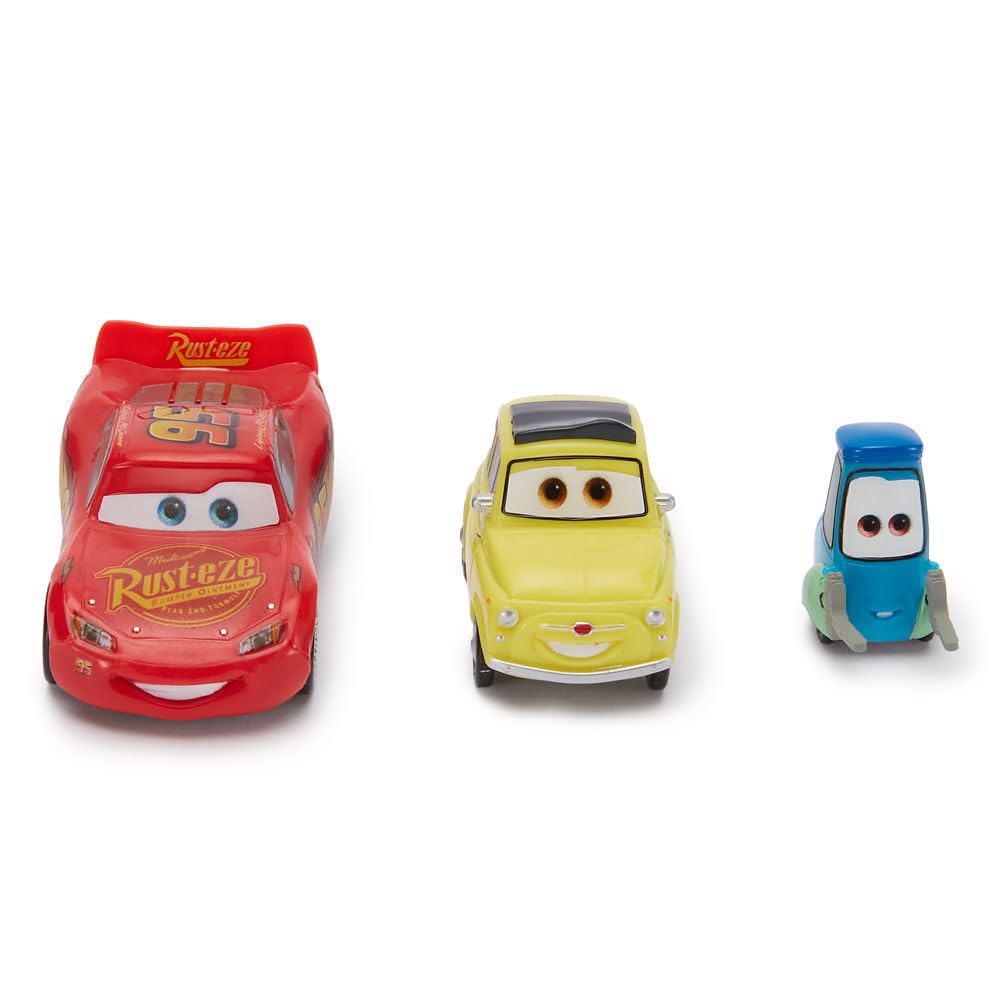 Disney Store detalle de Lightning McQueen con pintura detallada y aspecto dinámico
