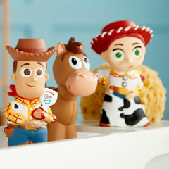 Disney Store detalle de Woody mostrando textura y durabilidad del juguete
