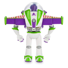 Disney Store activando el láser del brazo de Buzz Lightyear generando sonido y luz