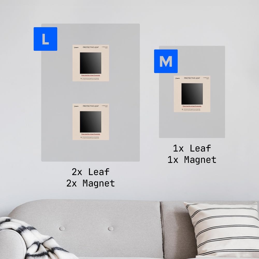 Displate comparación de tamaño con manos para entender escala y facilidad de manejo