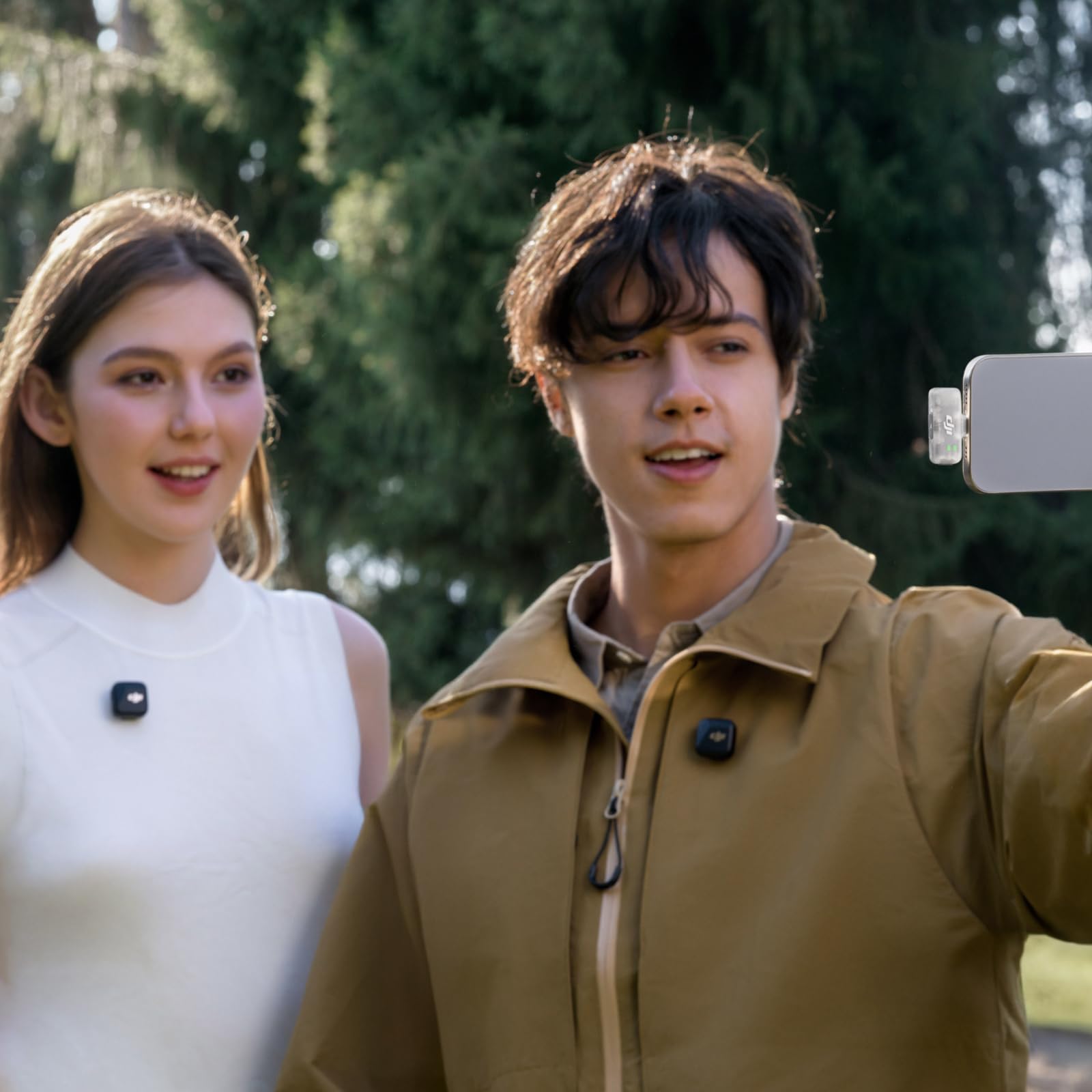 DJI Mic Mini etiqueta de advertencias mostrando manejo seguro de batería