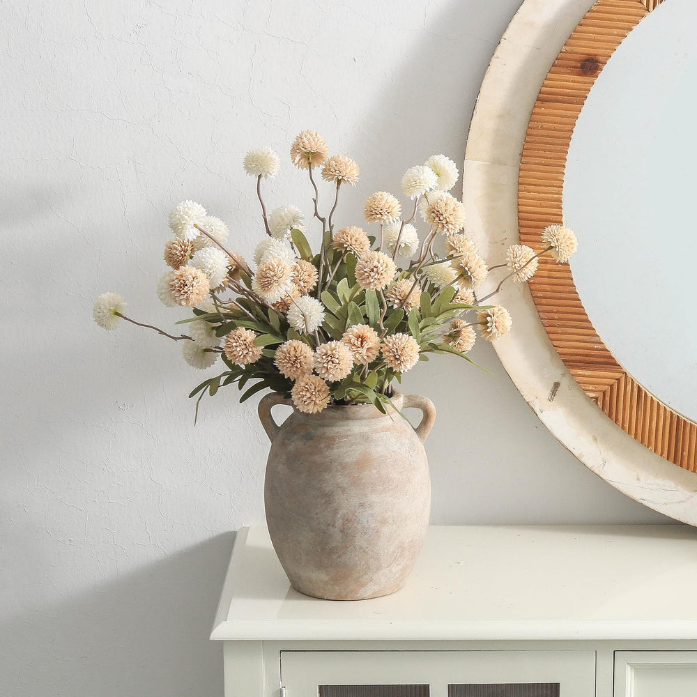 Dobbyby en mantel como centro de mesa que realza la decoración
