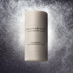 Donna Karan Cashmere Mist parte trasera del envase con instrucciones y tamaño de viaje