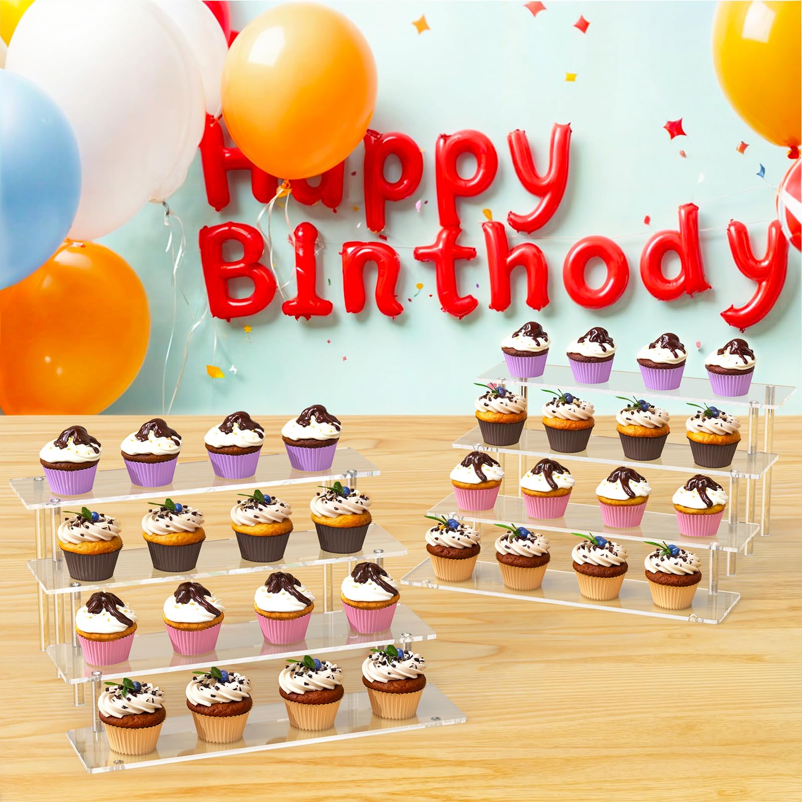Dooiclear sosteniendo cupcakes en una mesa de evento, presentación profesional