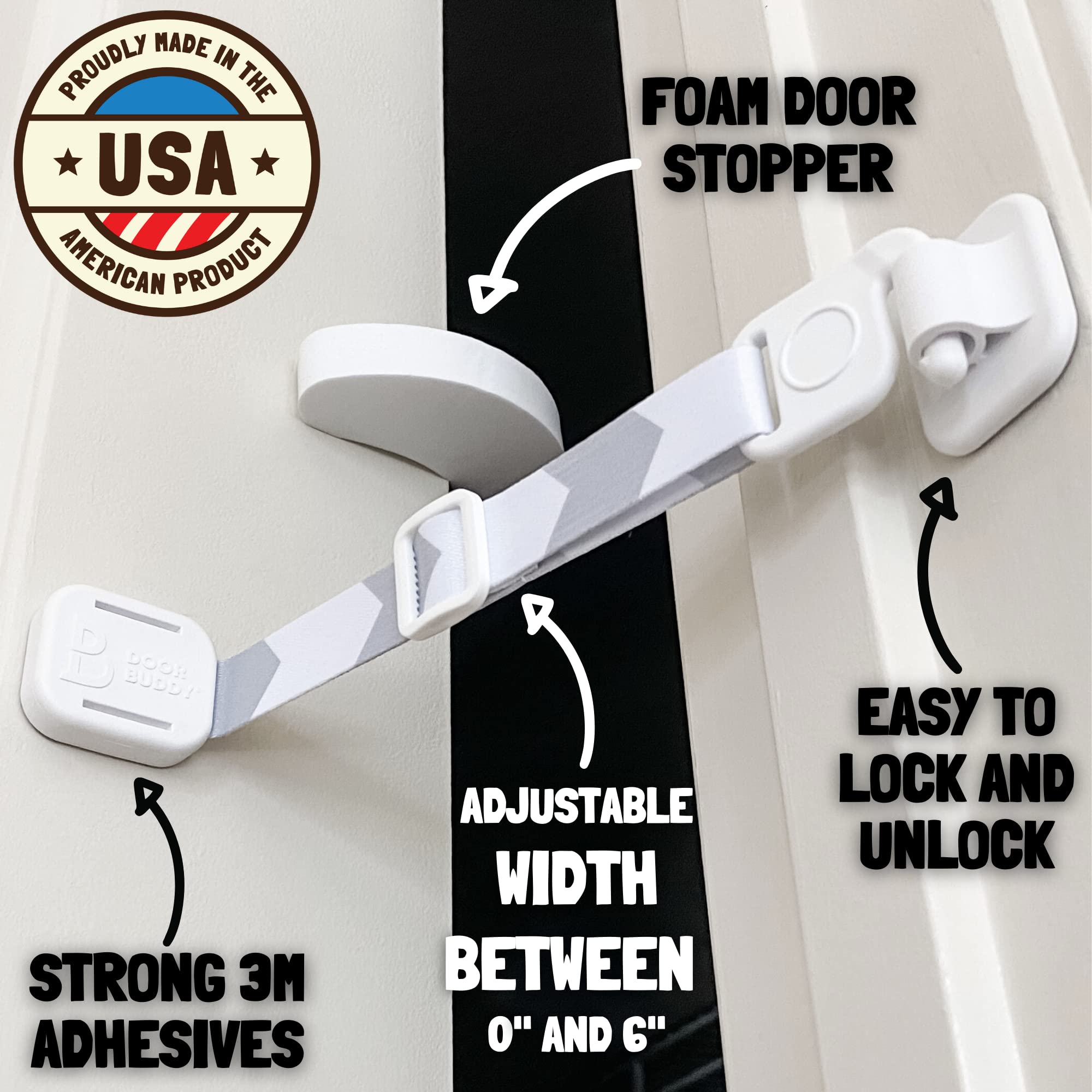 Door Buddy en uso con gato pasando por puerta entreabierta con seguridad
