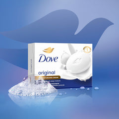 Dove espuma en manos demostrando limpieza suave y fácil enjuague