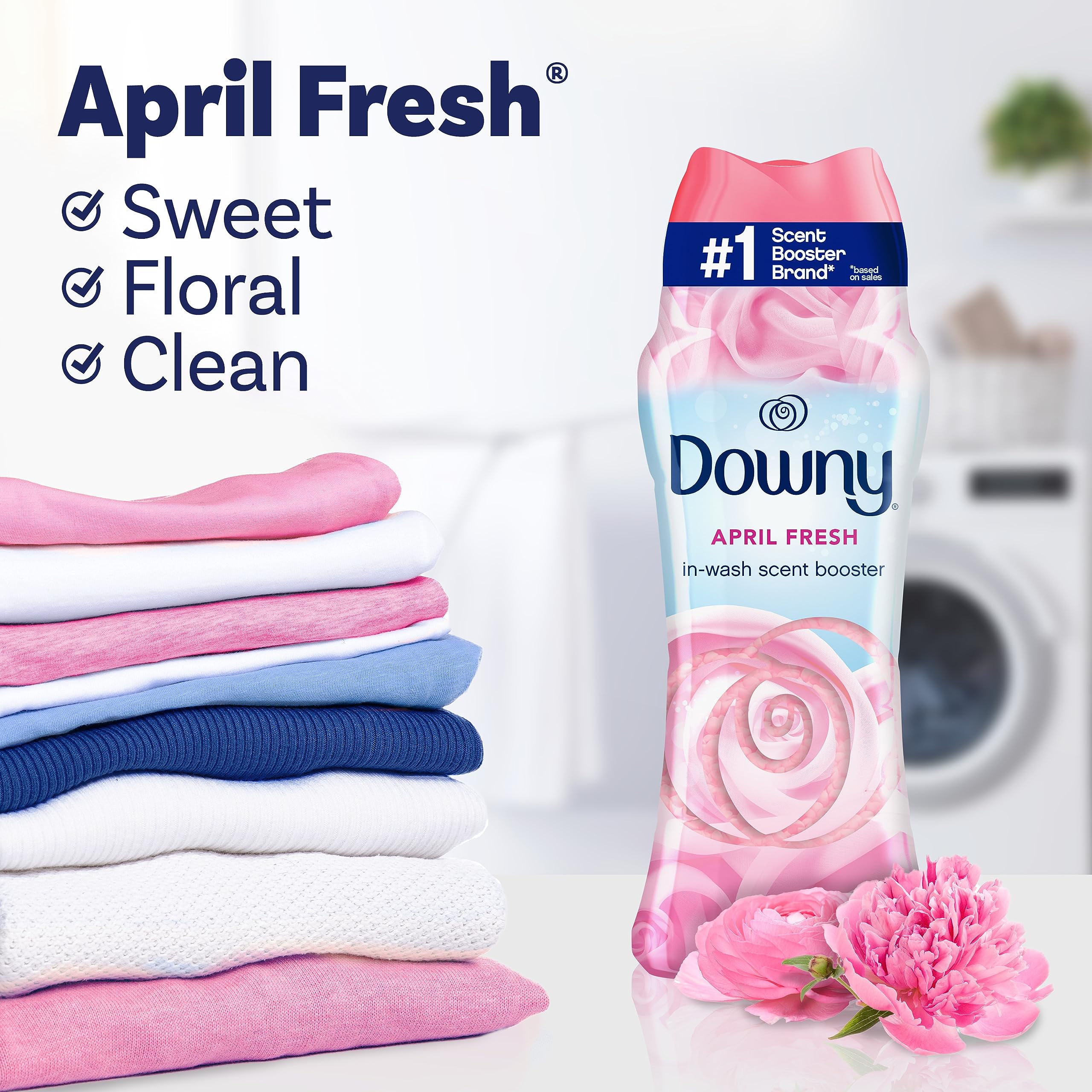 Downy envase en mano para comparar tamaño y dosis conveniente