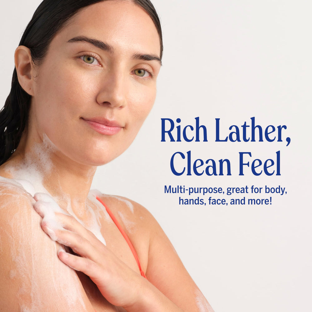 Dr. Bronner's jabón en uso durante baño de bebé, suave y sin fragancia