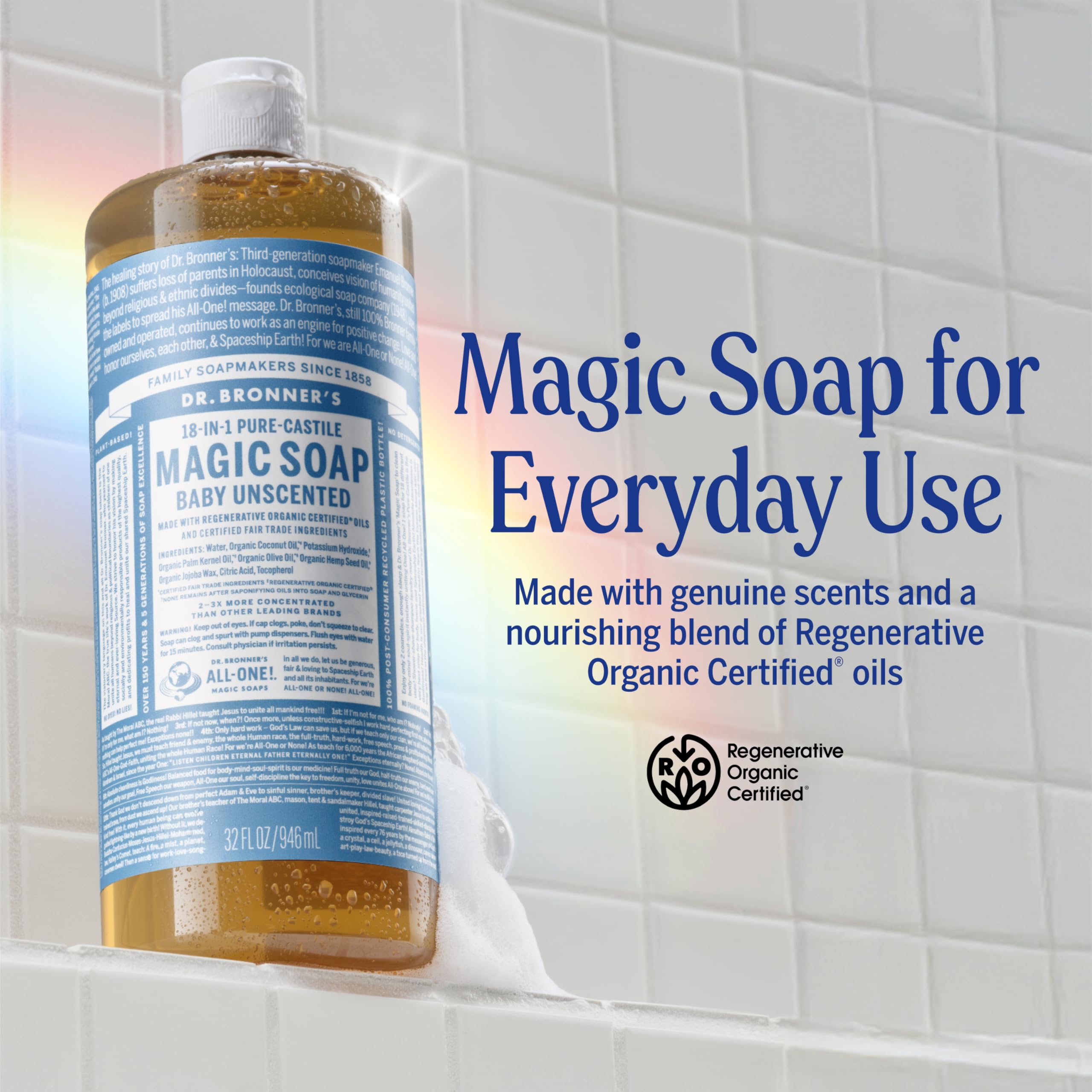 Dr. Bronner's espuma cremosa en mano demostrando limpieza suave y enjuague fácil