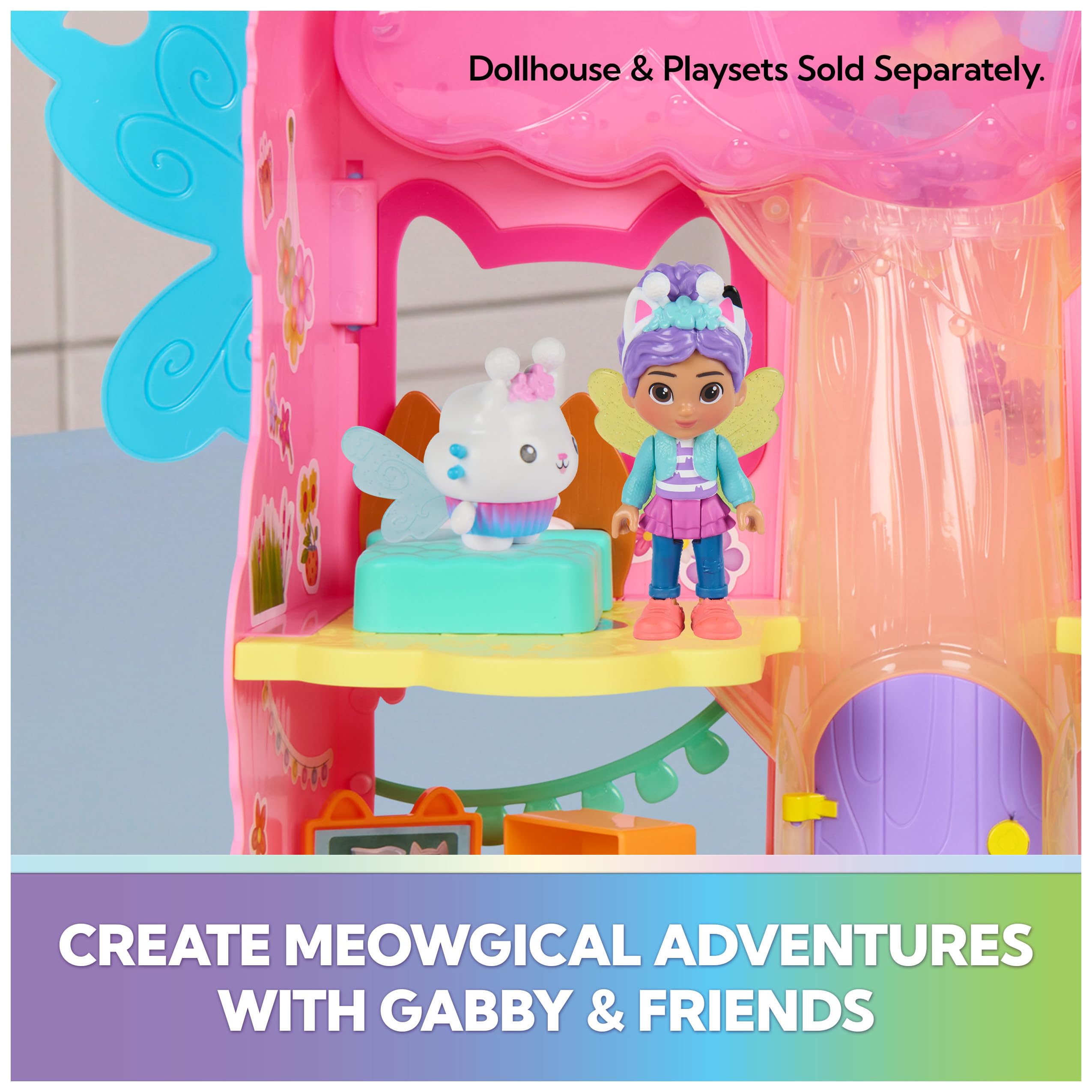 DREAMWORKS GABBY'S DOLLHOUSE comparación de tamaño junto a una mano infantil para referencia
