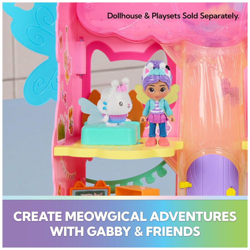 DREAMWORKS GABBY'S DOLLHOUSE comparación de tamaño junto a una mano infantil para referencia
