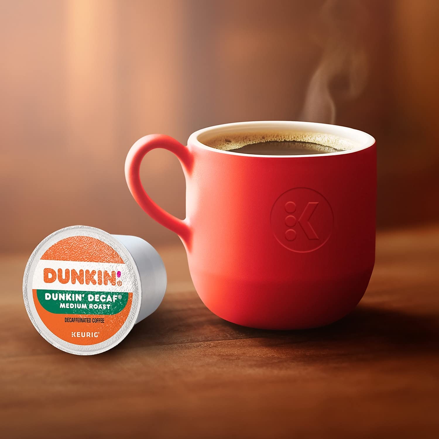 Dunkin' ambiente de oficina con taza, solución práctica para pausas
