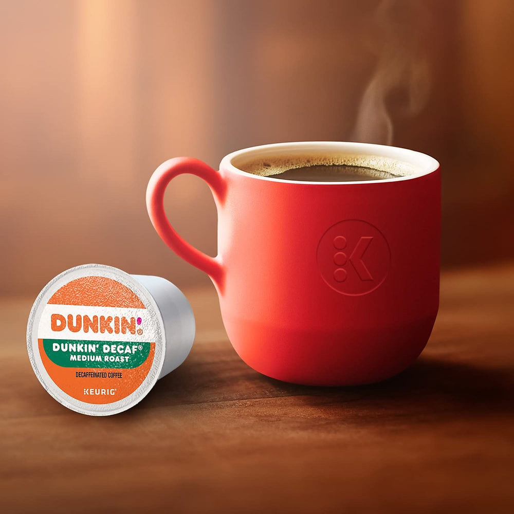 Dunkin' ambiente de oficina con taza, solución práctica para pausas