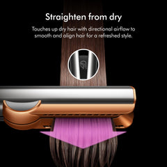 Dyson Airstrait en uso en mujer con cabello largo logrando secado y alisado simultáneo