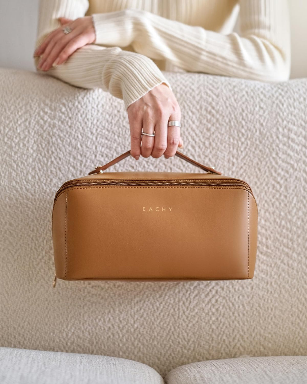 EACHY estuche presentado como regalo elegante y funcional para mujeres