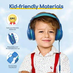 Niño usando EarFun K1 en clase online con comodidad y concentración