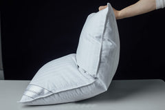 Eastwarmth almohada en cama ambientada demostrando soporte y aspecto acogedor