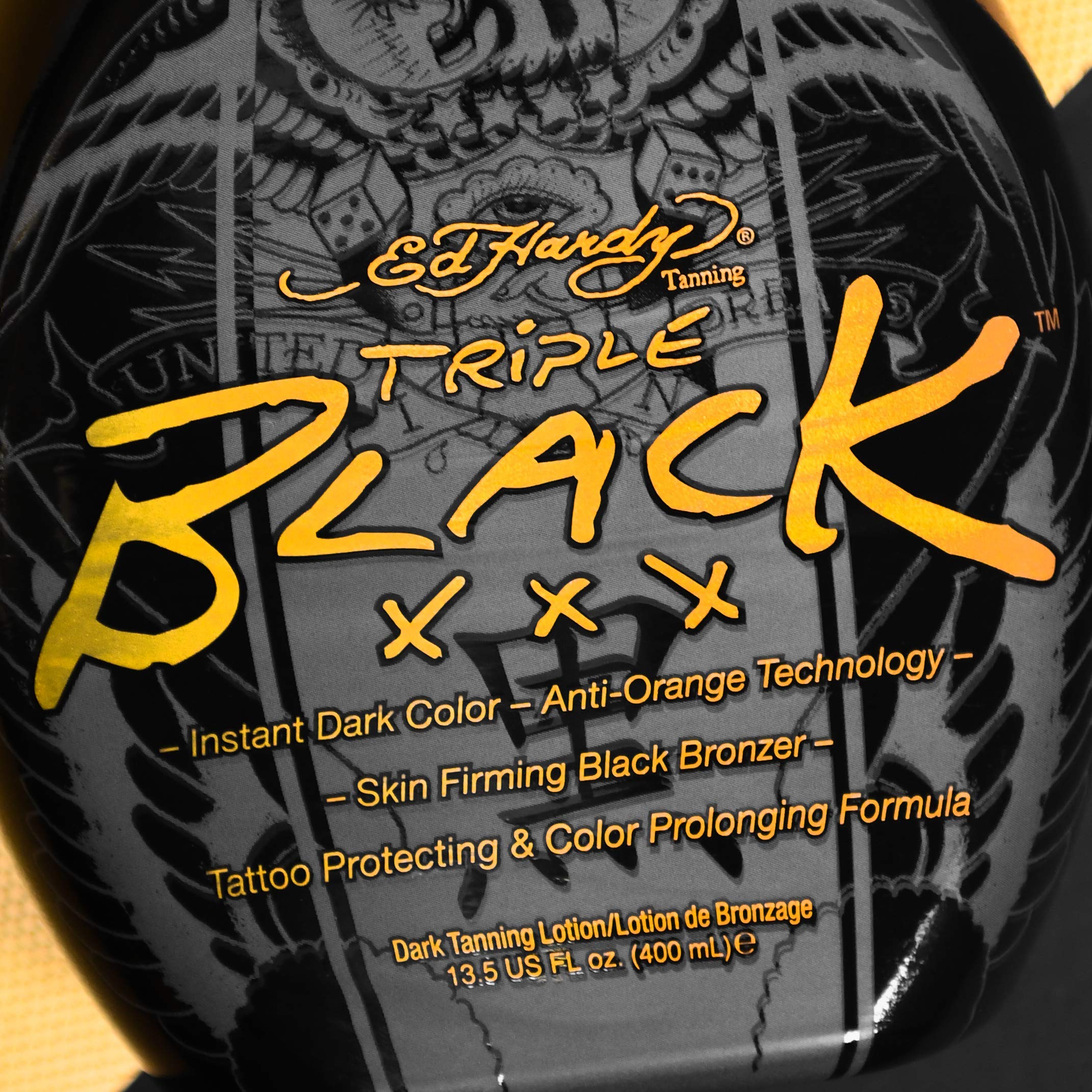 ED HARDY Black XXX junto a una mano para comparar tamaño y facilidad de uso