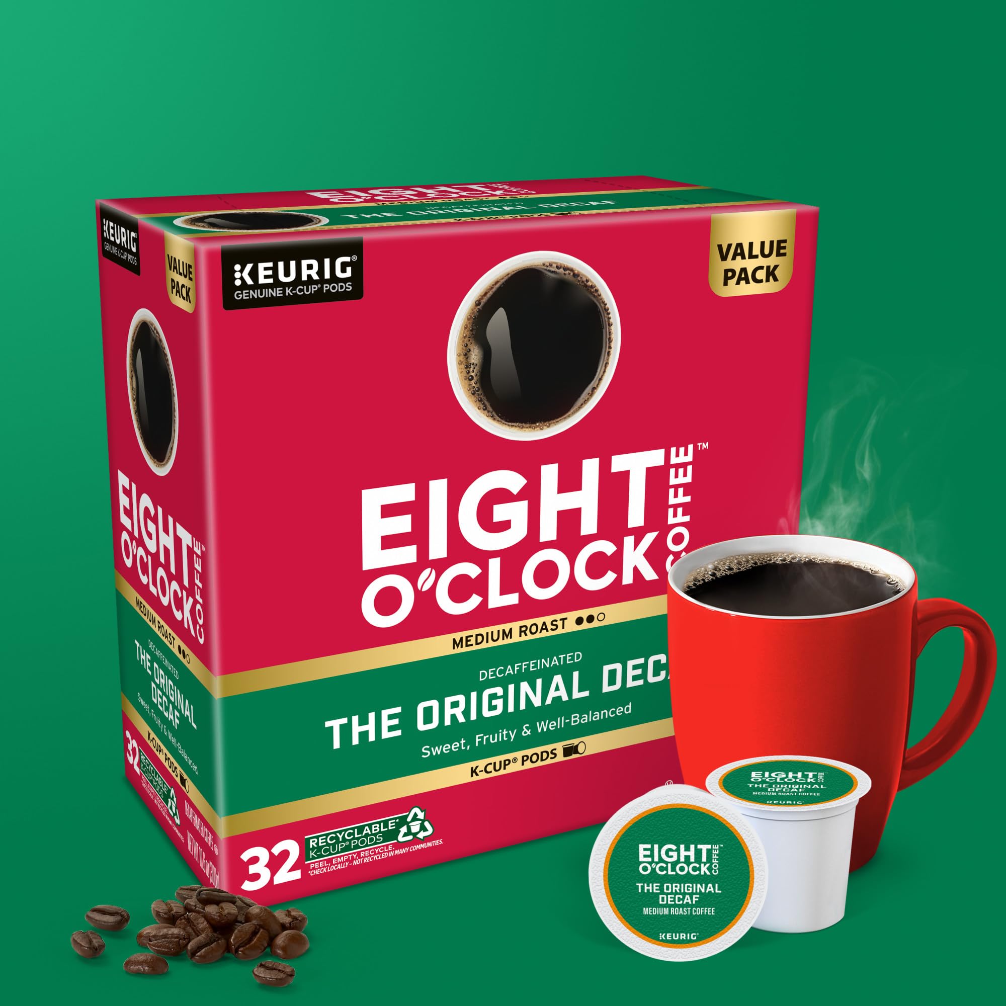 Eight O'Clock Coffee cápsula junto a taza para escala, tamaño por porción