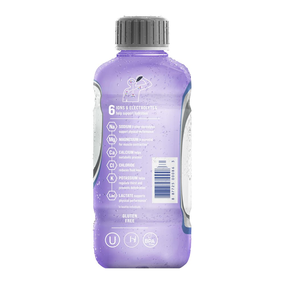 Electrolit Zero Berry Blast botella en mano para mostrar tamaño conveniente