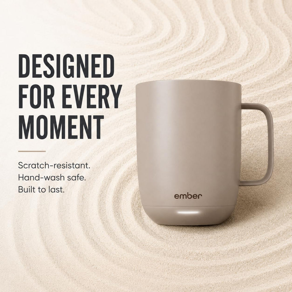 Ember Mug 2 en mano para comparar escala y ergonomía