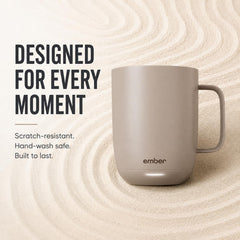 Ember Mug 2 en mano para comparar escala y ergonomía