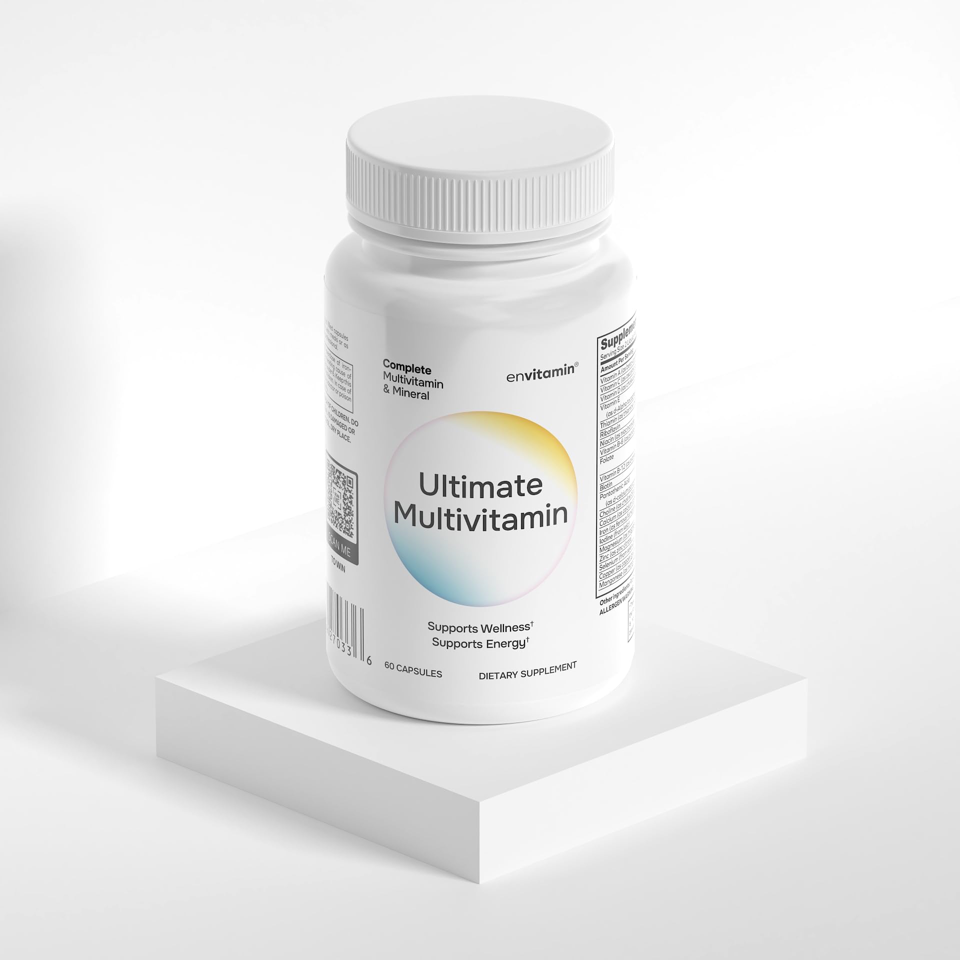 envitamin cápsula en mano para comparar tamaño y facilidad de tragar