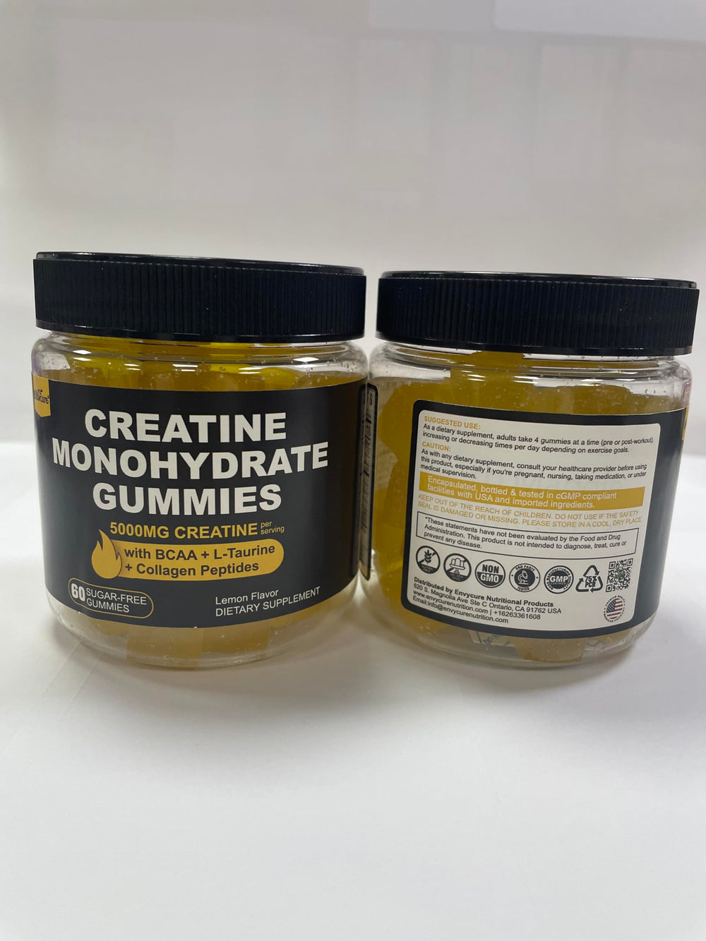 EnvyCure gominolas sobre superficie con limones resaltando el sabor natural