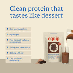 Persona sosteniendo batido Equip Prime chocolate después de entrenar para recuperación