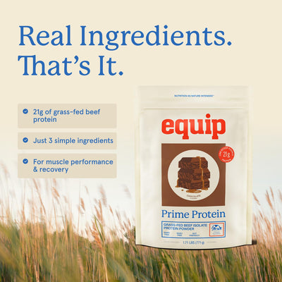 Cuchara llena de Equip Prime chocolate indicando 21 g de proteína por porción