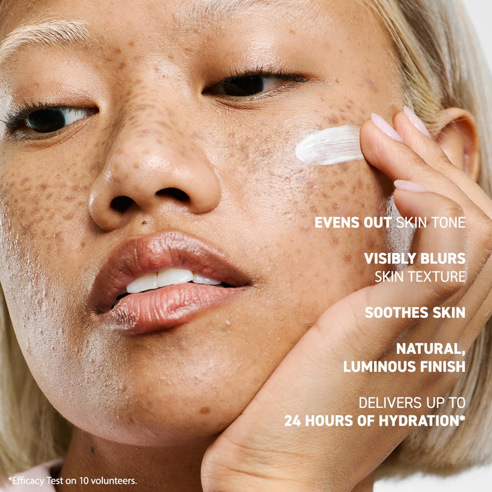 Comparación de tono en mano con Erborian CC Cream Doré para ver adaptación natural